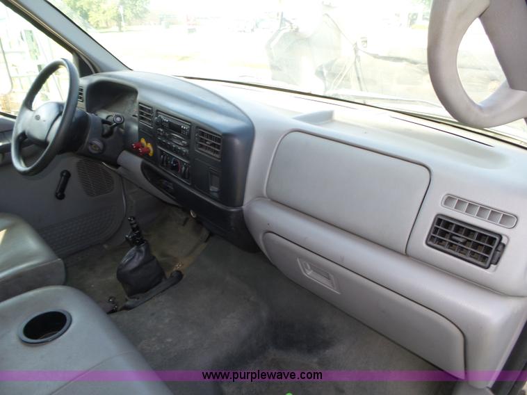 image for item K8427 2000 Ford F650 XL box truck