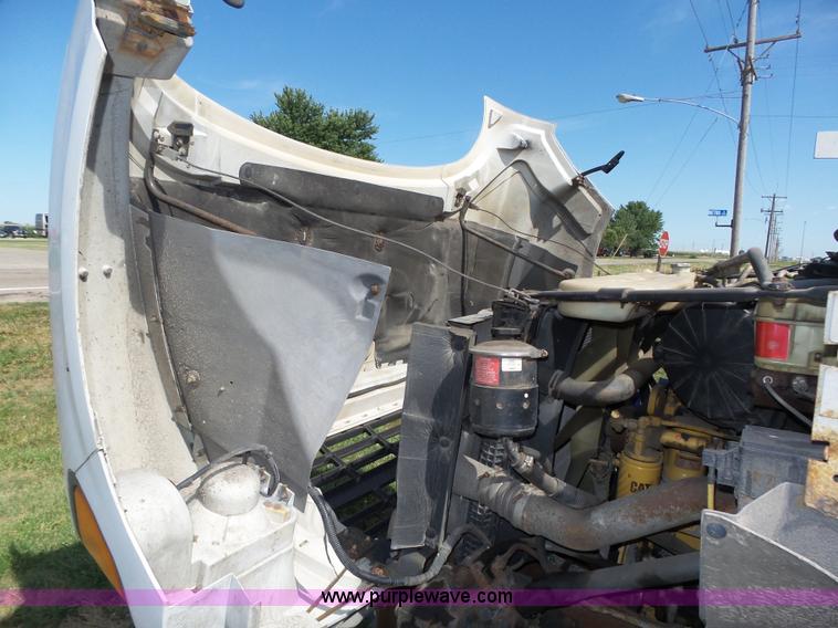 image for item K8427 2000 Ford F650 XL box truck