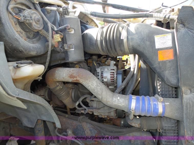 image for item K8427 2000 Ford F650 XL box truck