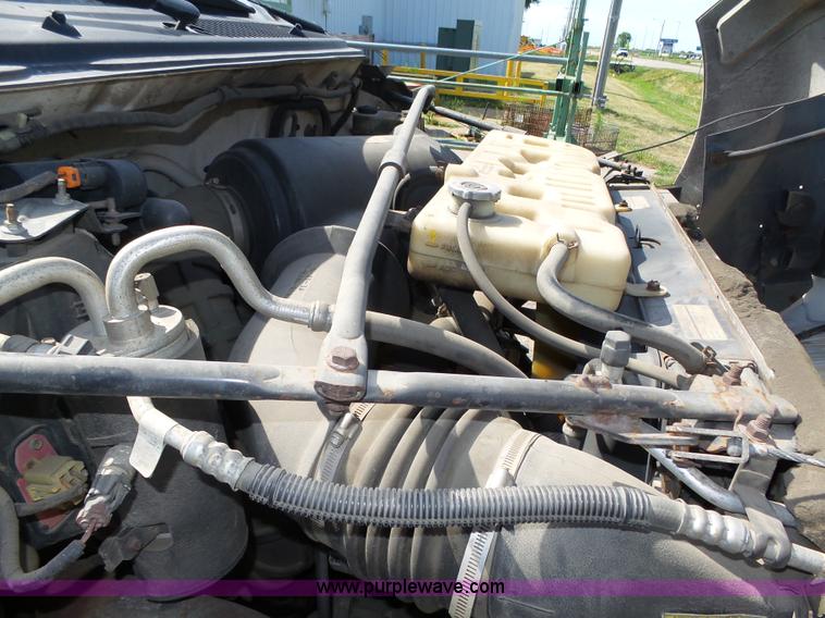 image for item K8427 2000 Ford F650 XL box truck