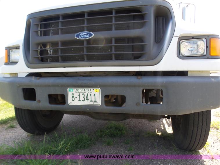 image for item K8427 2000 Ford F650 XL box truck