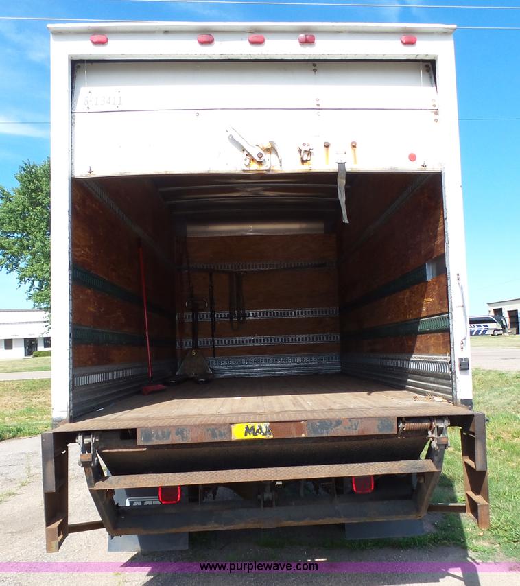 image for item K8427 2000 Ford F650 XL box truck