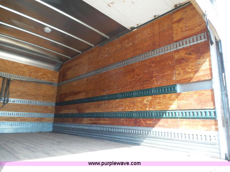 image for item K8427 2000 Ford F650 XL box truck