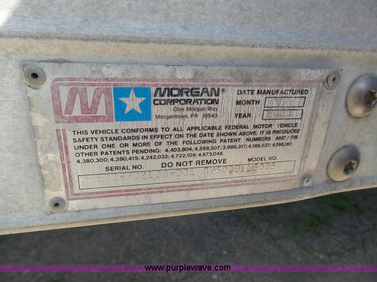 image for item K8427 2000 Ford F650 XL box truck