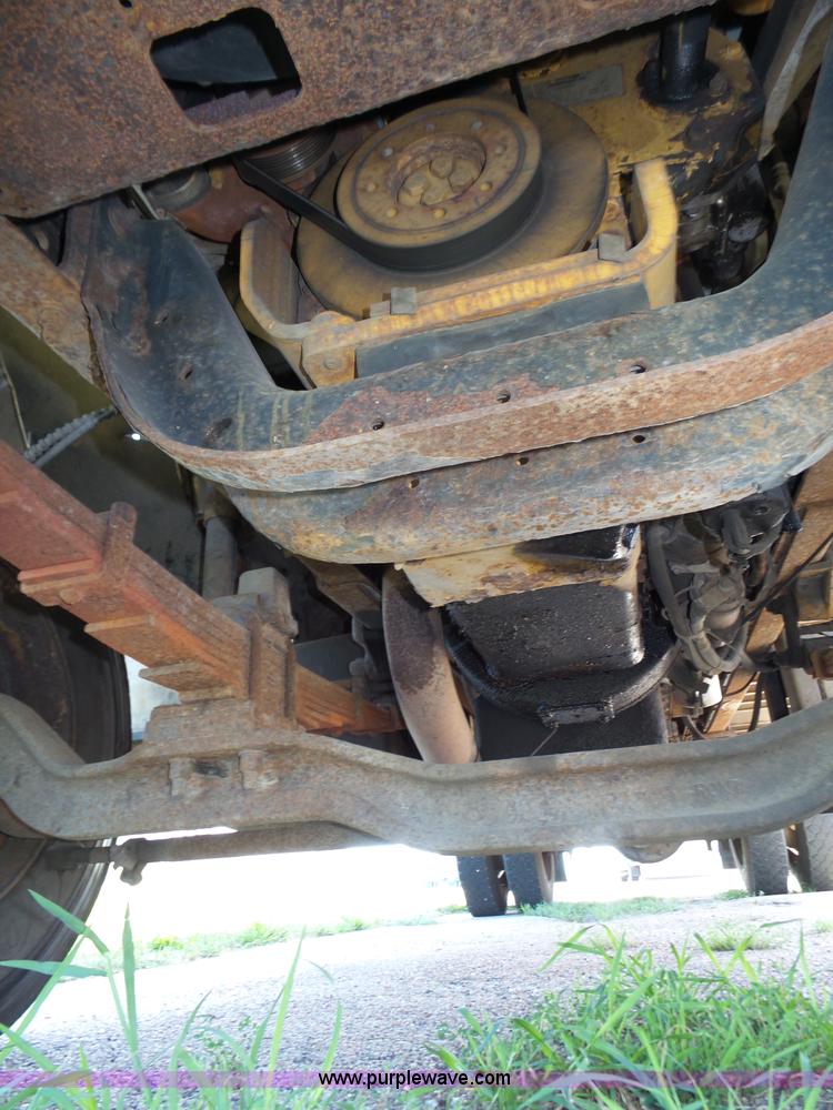 image for item K8427 2000 Ford F650 XL box truck