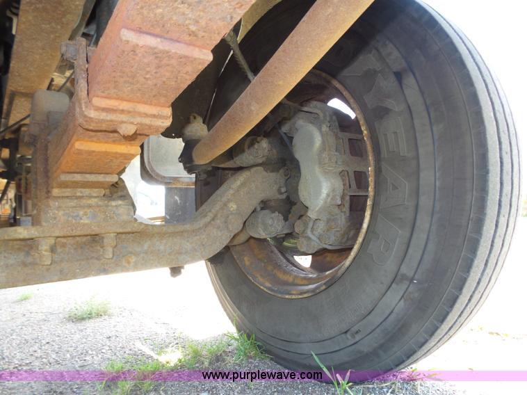 image for item K8427 2000 Ford F650 XL box truck