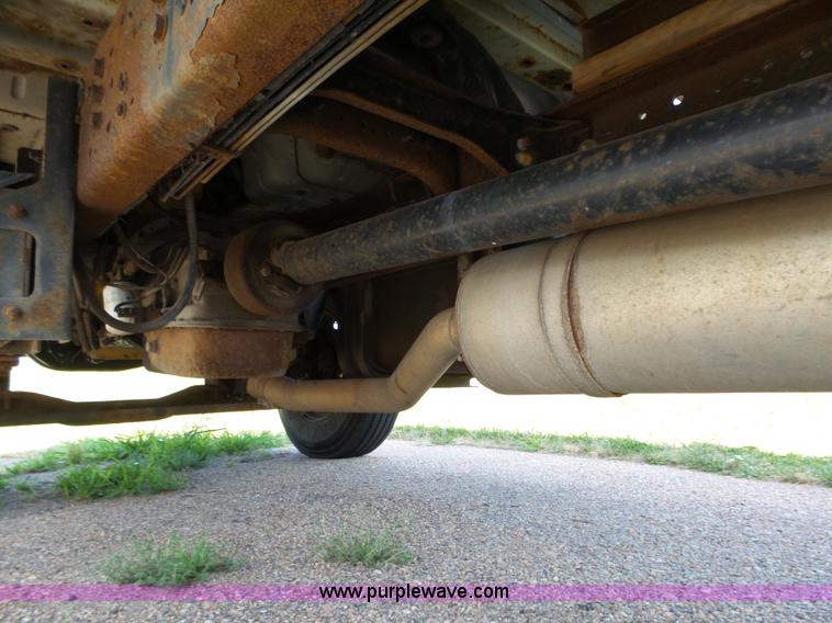 image for item K8427 2000 Ford F650 XL box truck