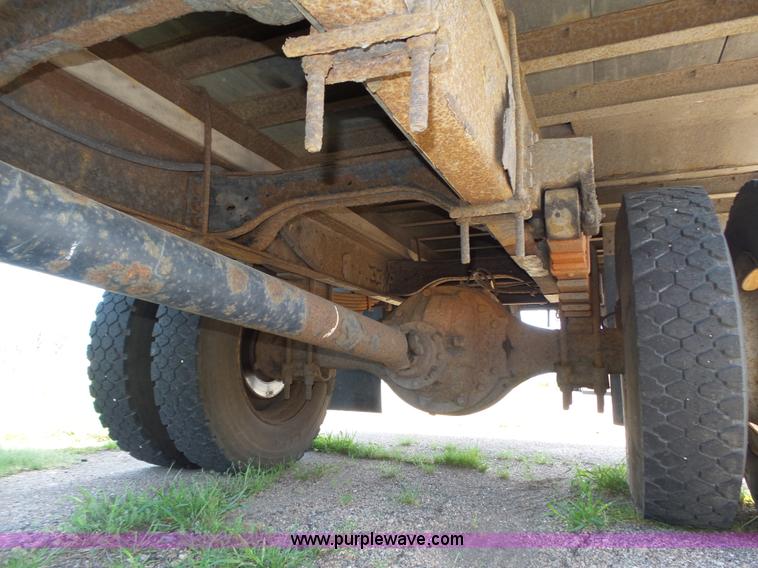 image for item K8427 2000 Ford F650 XL box truck