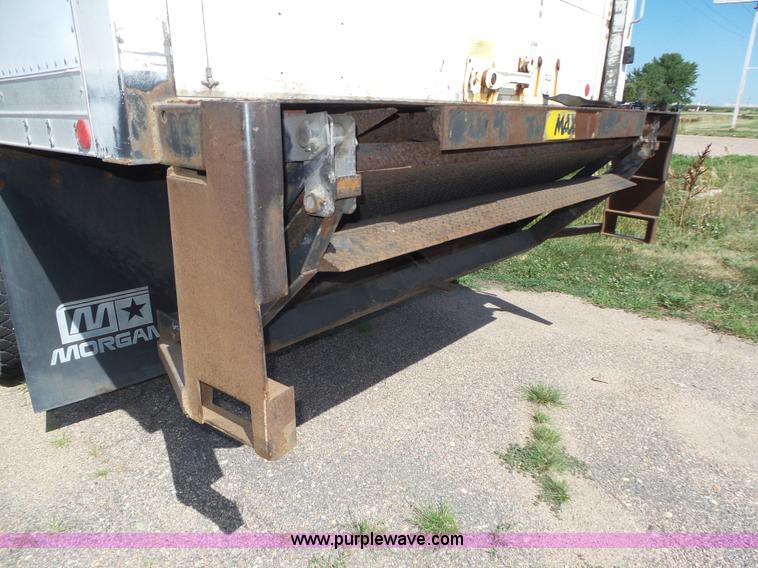 image for item K8427 2000 Ford F650 XL box truck