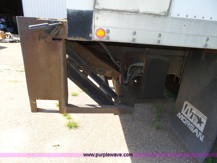 image for item K8427 2000 Ford F650 XL box truck