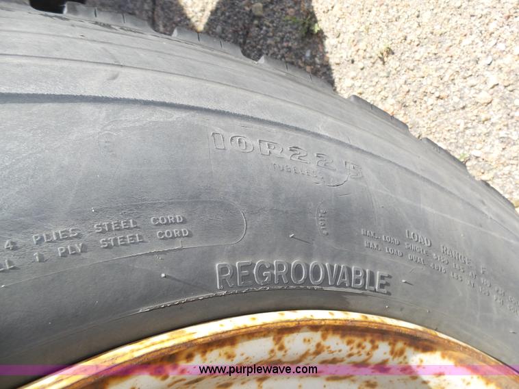 image for item K8427 2000 Ford F650 XL box truck