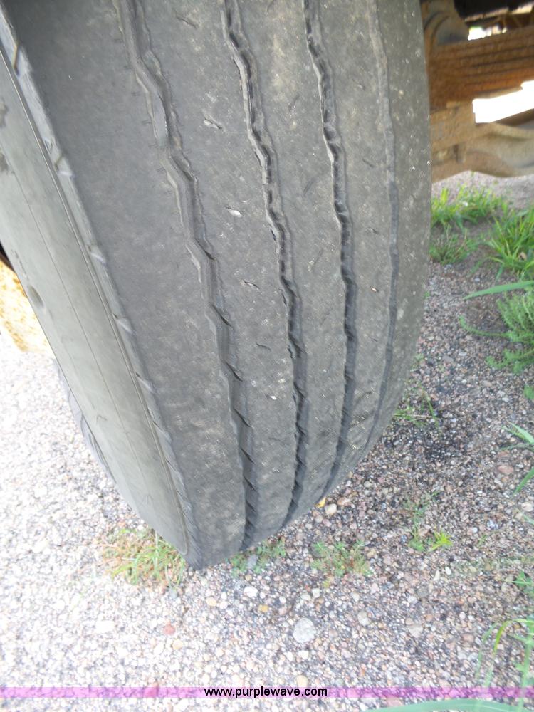 image for item K8427 2000 Ford F650 XL box truck