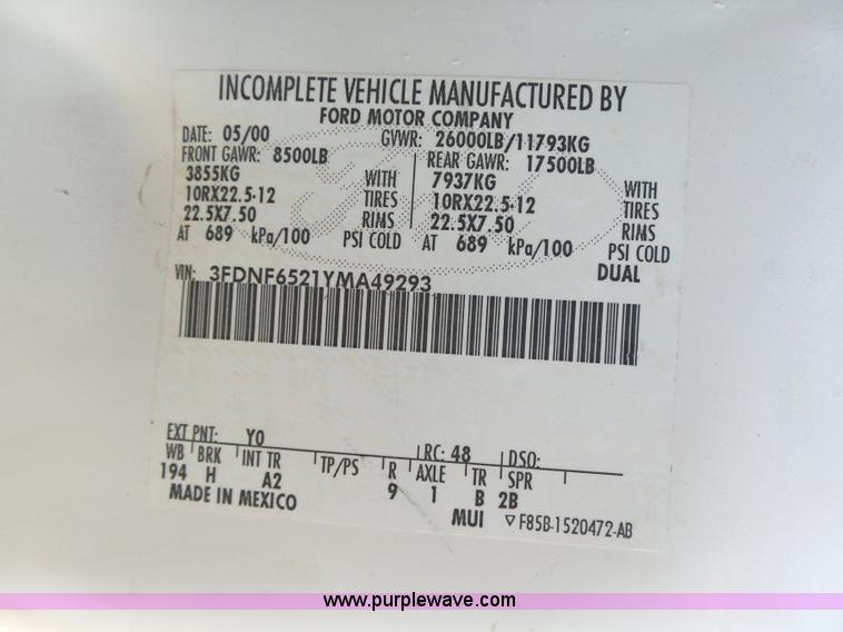 image for item K8427 2000 Ford F650 XL box truck