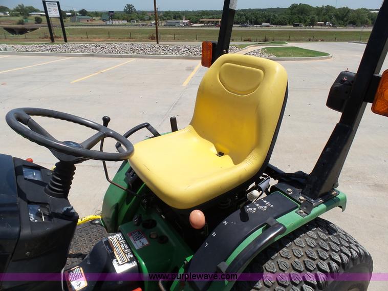 image for item K8772 1998 John Deere 4100 MFWD tractor