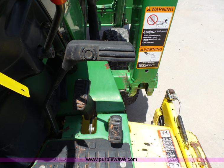 image for item K8772 1998 John Deere 4100 MFWD tractor