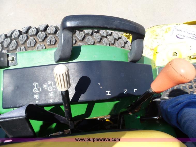 image for item K8772 1998 John Deere 4100 MFWD tractor