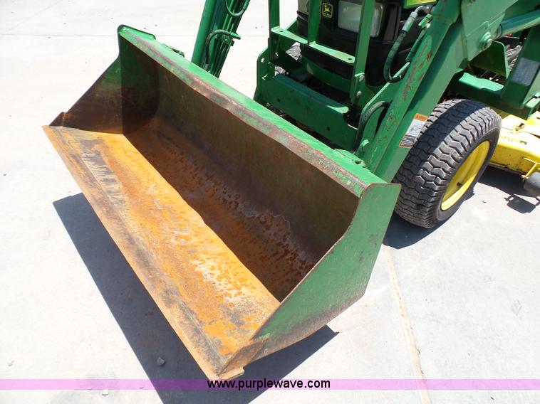 image for item K8772 1998 John Deere 4100 MFWD tractor