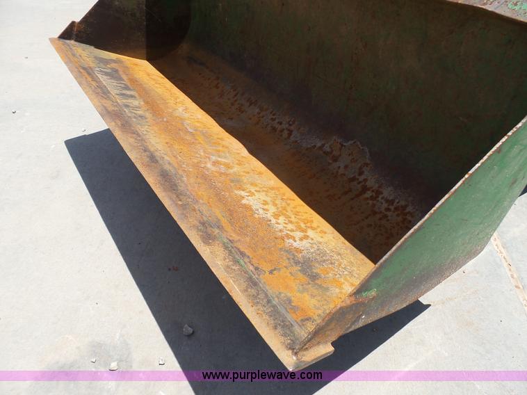 image for item K8772 1998 John Deere 4100 MFWD tractor