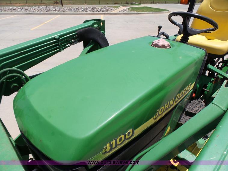 image for item K8772 1998 John Deere 4100 MFWD tractor