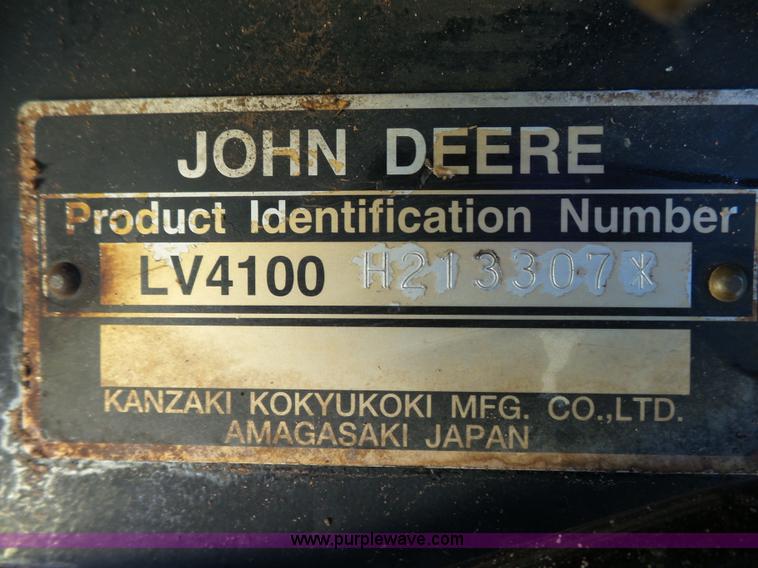 image for item K8772 1998 John Deere 4100 MFWD tractor