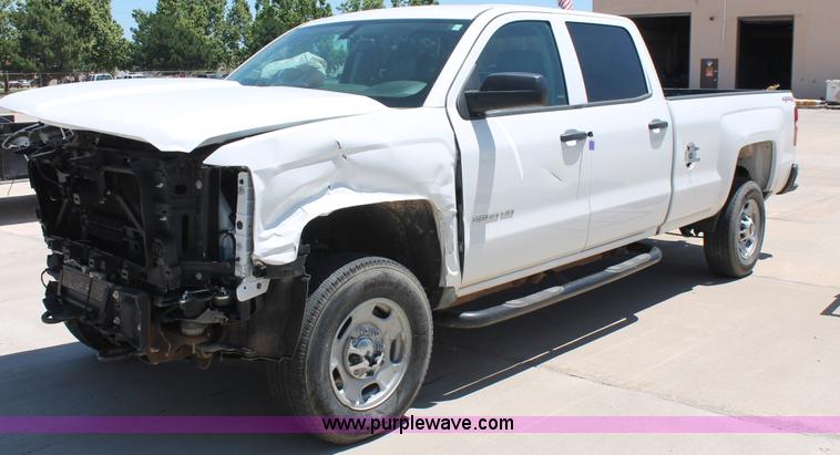 image for item K8828 2015 Chevrolet Silverado 2500HD Crew Cab pickup truck