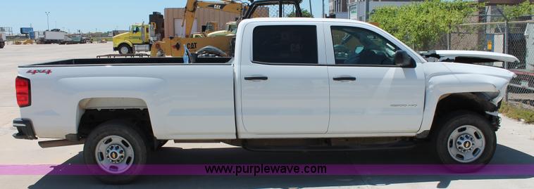 image for item K8828 2015 Chevrolet Silverado 2500HD Crew Cab pickup truck