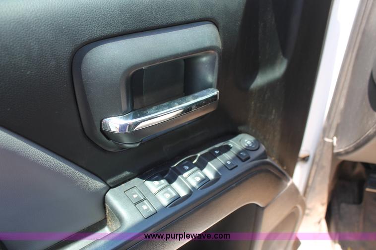 image for item K8828 2015 Chevrolet Silverado 2500HD Crew Cab pickup truck