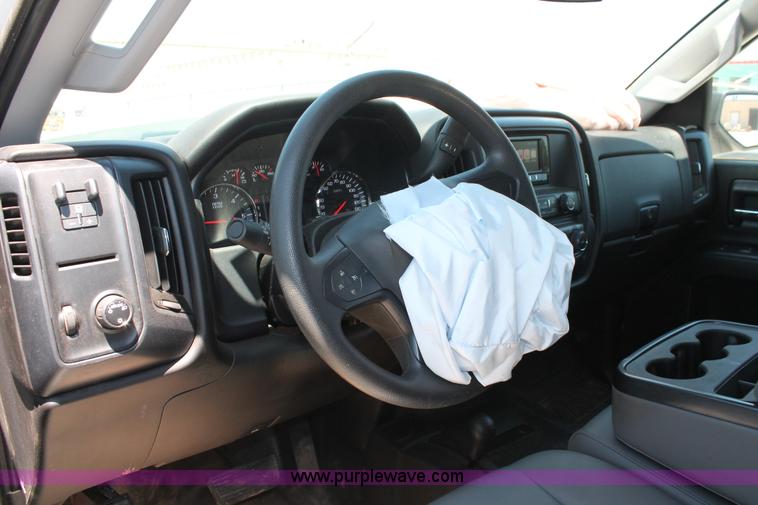 image for item K8828 2015 Chevrolet Silverado 2500HD Crew Cab pickup truck