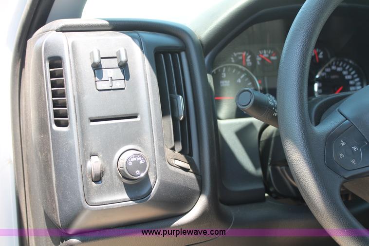 image for item K8828 2015 Chevrolet Silverado 2500HD Crew Cab pickup truck