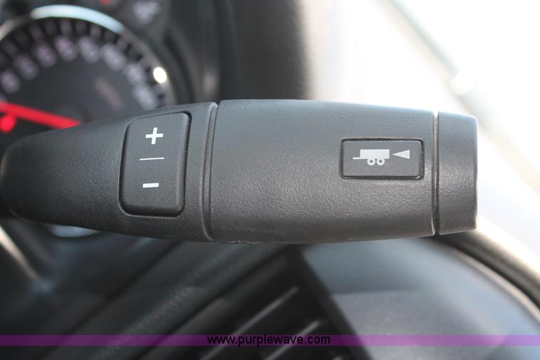 image for item K8828 2015 Chevrolet Silverado 2500HD Crew Cab pickup truck