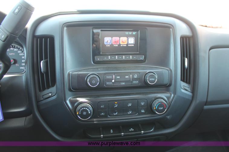 image for item K8828 2015 Chevrolet Silverado 2500HD Crew Cab pickup truck