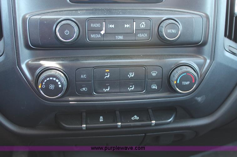 image for item K8828 2015 Chevrolet Silverado 2500HD Crew Cab pickup truck