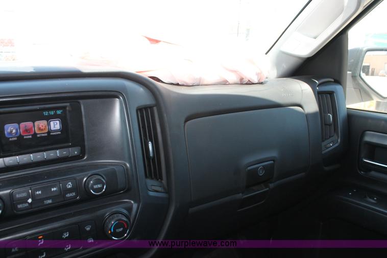 image for item K8828 2015 Chevrolet Silverado 2500HD Crew Cab pickup truck