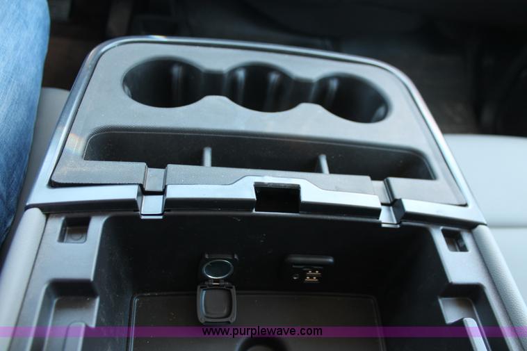 image for item K8828 2015 Chevrolet Silverado 2500HD Crew Cab pickup truck