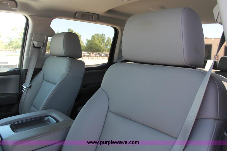 image for item K8828 2015 Chevrolet Silverado 2500HD Crew Cab pickup truck