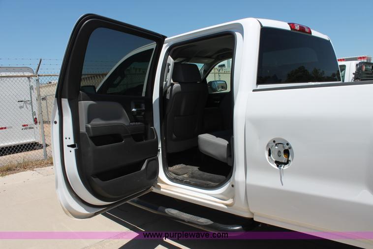image for item K8828 2015 Chevrolet Silverado 2500HD Crew Cab pickup truck