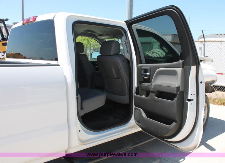 image for item K8828 2015 Chevrolet Silverado 2500HD Crew Cab pickup truck