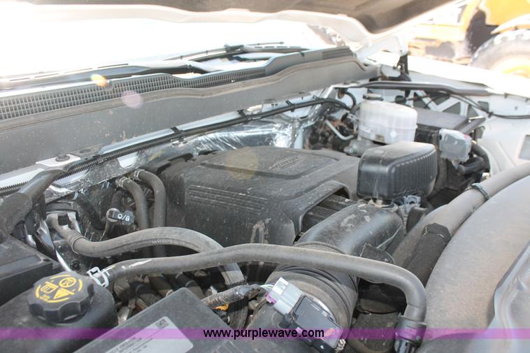 image for item K8828 2015 Chevrolet Silverado 2500HD Crew Cab pickup truck