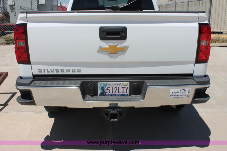 image for item K8828 2015 Chevrolet Silverado 2500HD Crew Cab pickup truck