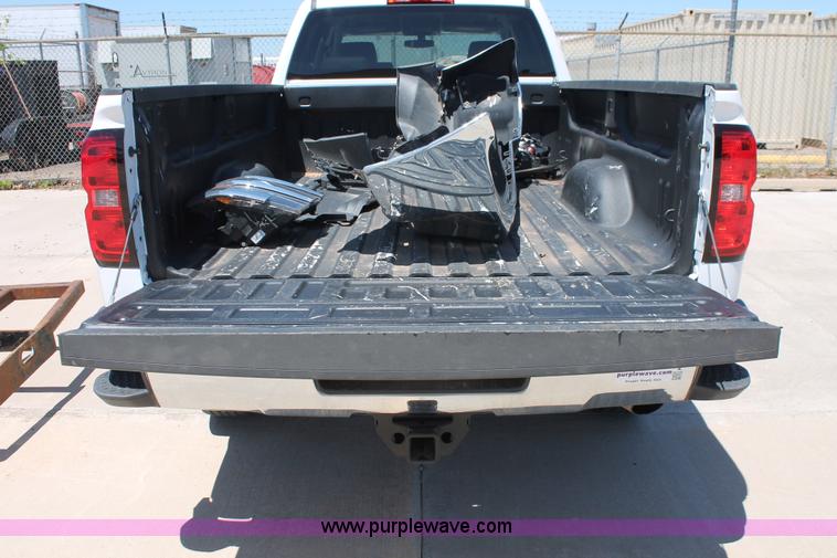 image for item K8828 2015 Chevrolet Silverado 2500HD Crew Cab pickup truck