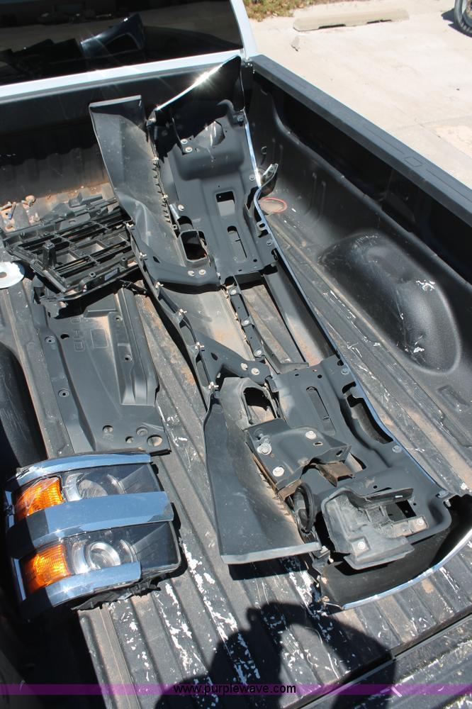 image for item K8828 2015 Chevrolet Silverado 2500HD Crew Cab pickup truck