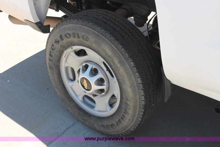 image for item K8828 2015 Chevrolet Silverado 2500HD Crew Cab pickup truck