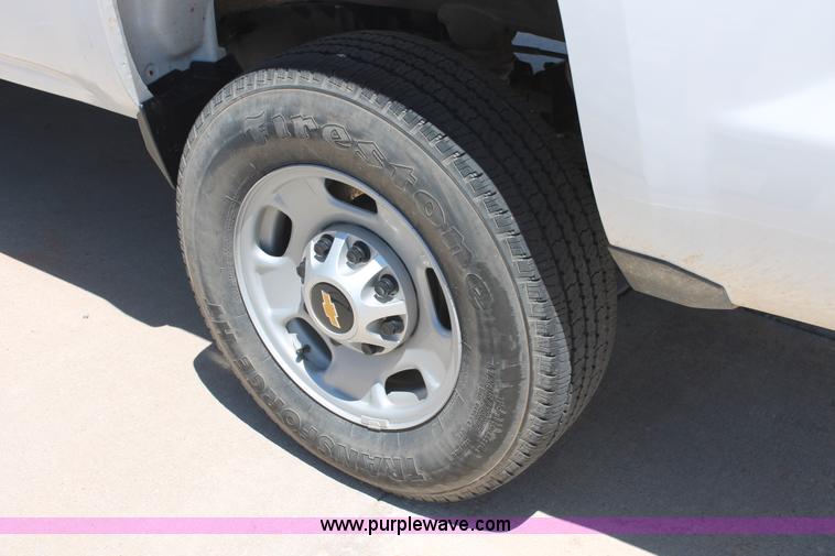 image for item K8828 2015 Chevrolet Silverado 2500HD Crew Cab pickup truck