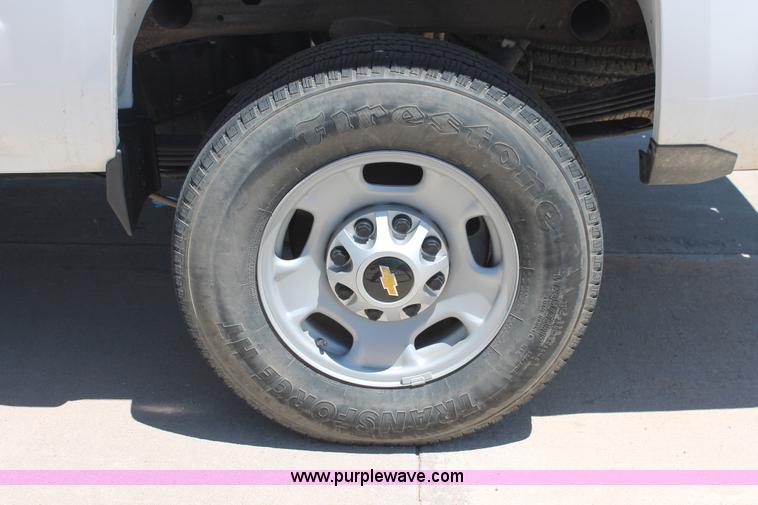 image for item K8828 2015 Chevrolet Silverado 2500HD Crew Cab pickup truck