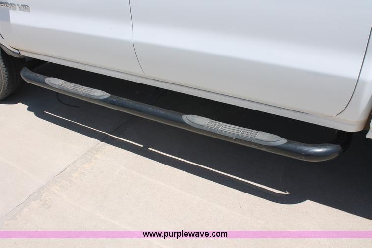 image for item K8828 2015 Chevrolet Silverado 2500HD Crew Cab pickup truck