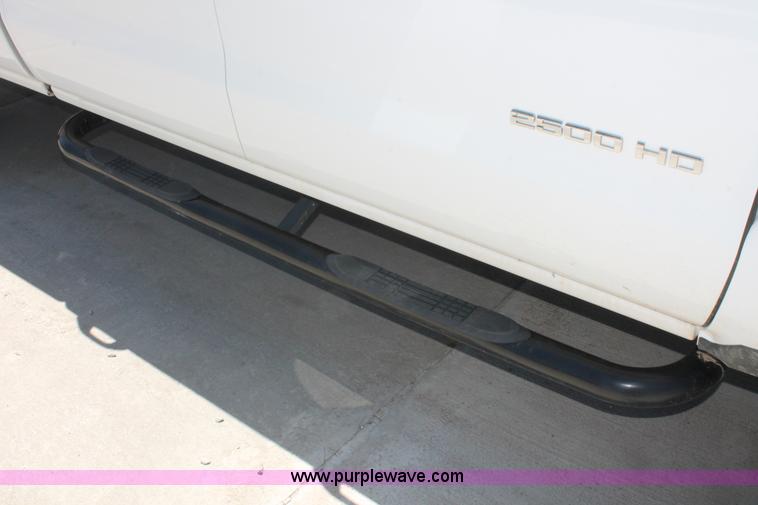 image for item K8828 2015 Chevrolet Silverado 2500HD Crew Cab pickup truck