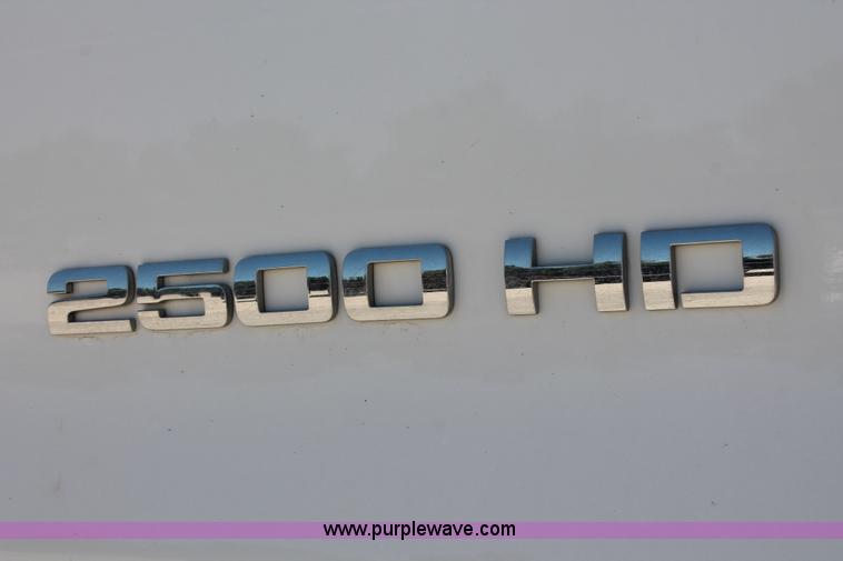 image for item K8828 2015 Chevrolet Silverado 2500HD Crew Cab pickup truck