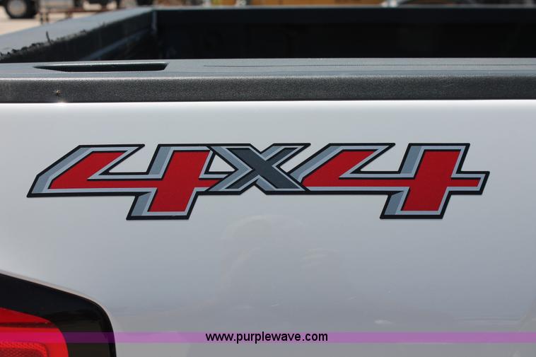 image for item K8828 2015 Chevrolet Silverado 2500HD Crew Cab pickup truck