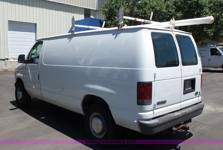image for item L2889 2006 Ford E250 van