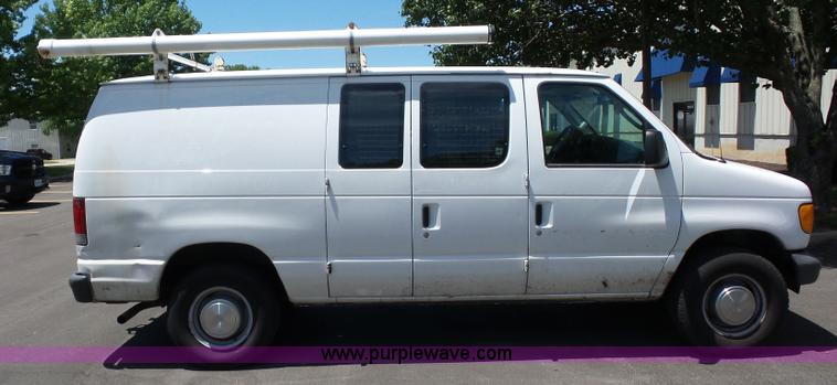 image for item L2889 2006 Ford E250 van